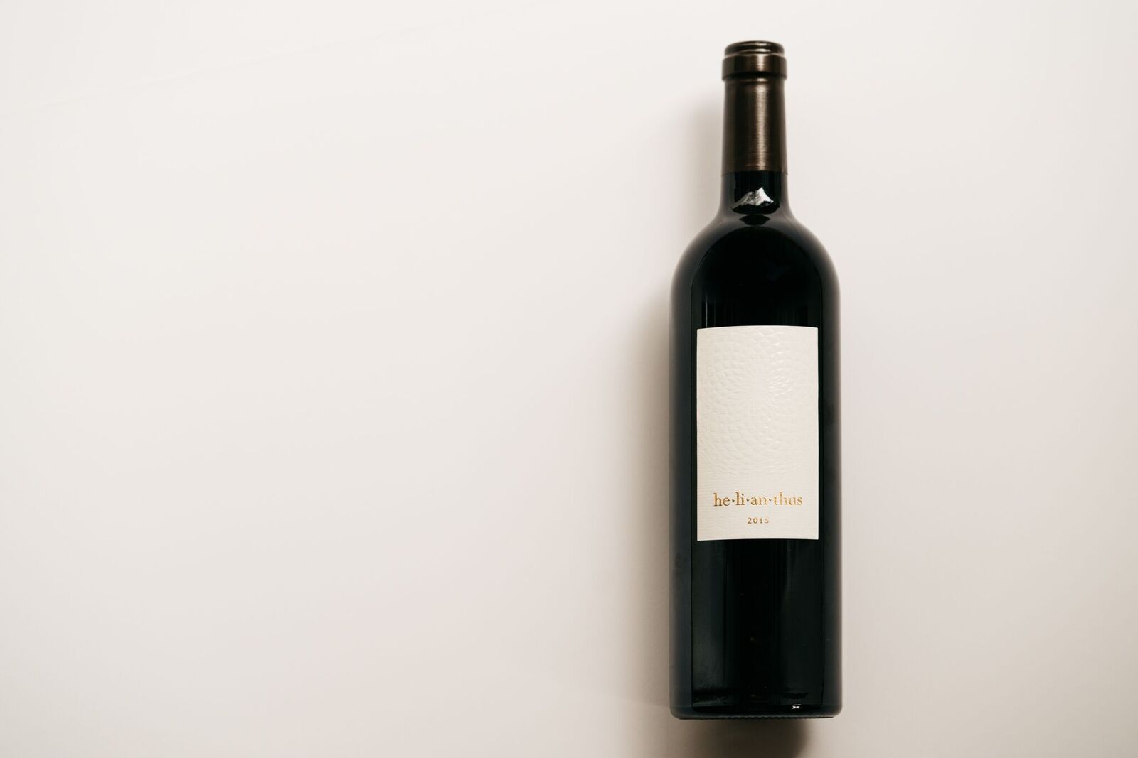 he-li-an-thus wine - bottle of 2015 red wine
